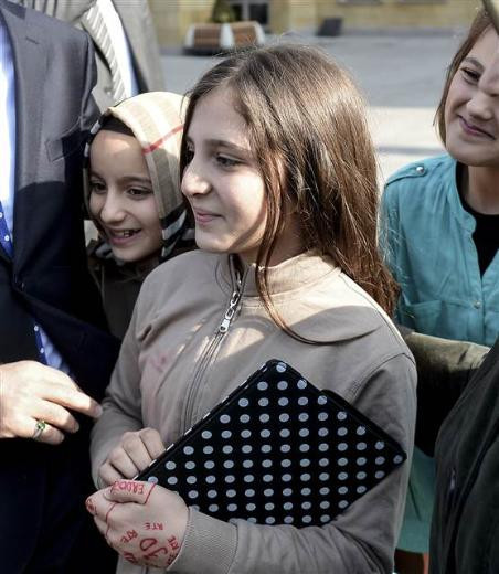 Erdoğan Taner Yıldız'ın kızının elini görünce... - Resim: 1