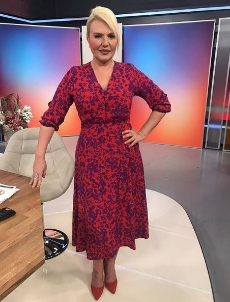 Ebru Polat 'Şişme bebek' kavgası yaptığı Seda Akgül'e cevabı banyo dansıyla verdi - Resim: 2