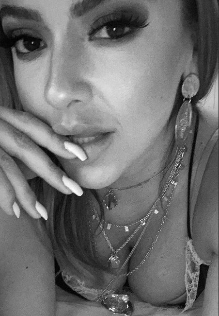 Hadise'nin dekolteli yatak pozu sosyal medyayı salladı - Resim: 2