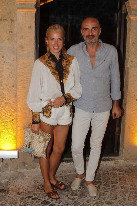 Burcu Esmersoy eski eşinin aşk pozunu beğendi ortalık yıkıldı - Resim: 2