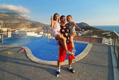 Gökhan Özen Selen Sevingen'den olan iki kızı Ada Deren ve Derin Su ile hasret giderdi - Resim: 3