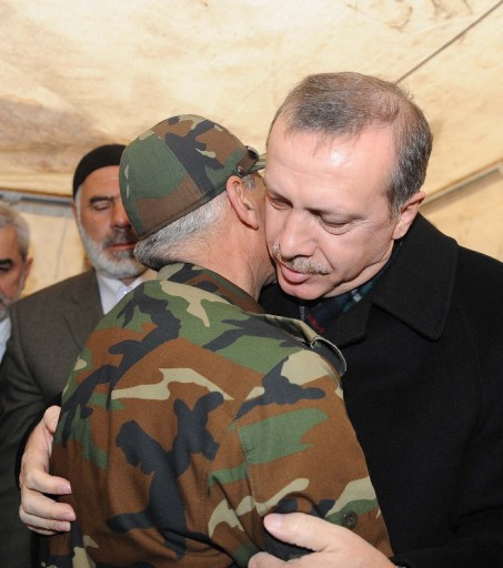 Erdoğan komutana böyle sarıldı - Resim: 4