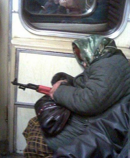 Metroya bu kıyafetle binilmez ki... - Resim: 1