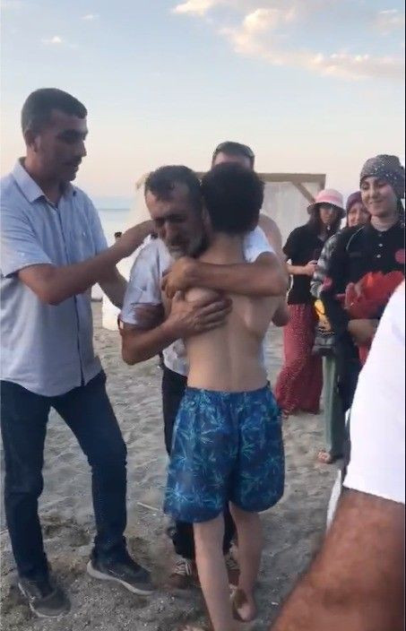 Öldü sandığı oğlunu görünce şoka girdi! Gözyaşları içinde sarılıp sarılıp öptü - Resim: 3