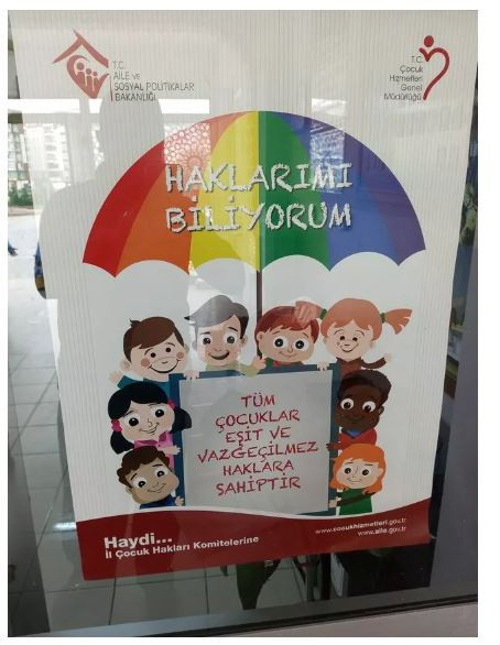 Sosyal medyada gündem olan afiş! Aile ve Sosyal Hizmetler Bakanlığı açıklama yaptı - Resim: 0