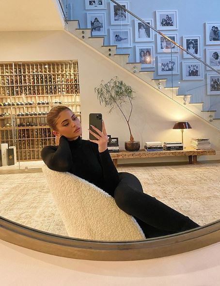 Dünyanın en genç zengin milyarderi Kylie Jenner 6 milyon dolarlık evinde karantinada - Resim: 1