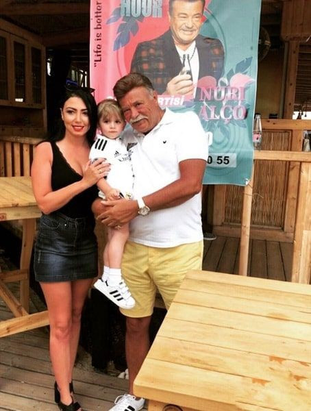 Nuri Alço 33 yaş küçük sevgilisi Burcu Sezginoğlu'yla sessiz sedasız evlendi - Resim: 3