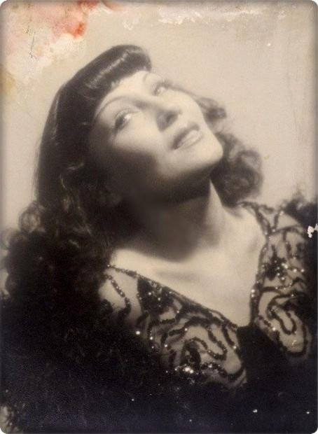 Hitler'e göbek atan tek Türk dansöz! Hikayesi öyle ilginç ki - Resim: 3