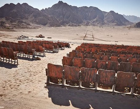 Çölün ortasında gizemli sinema! - Resim: 2