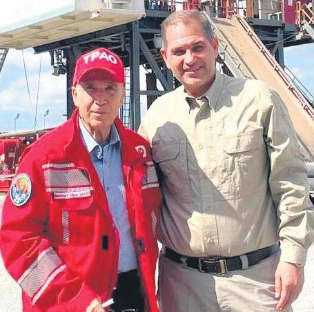 Yavuz Donat petrol keşfine inanmayanlar için 4 şişe petrol getirdi - Resim: 0