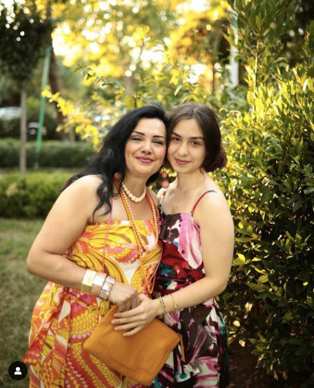 Esra Ceyhan'ın kızı büyüdü boyu kadar genç kız oldu! Ayşe'yi paylaştı abartmayın dedi - Resim: 0