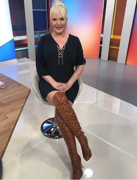 Ebru Polat 'Şişme bebek' kavgası yaptığı Seda Akgül'e cevabı banyo dansıyla verdi - Resim: 1