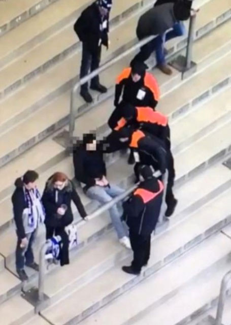 Şoke eden görüntüler! Tribünde mastürbasyon yaptı polis müdahale etti - Resim: 3