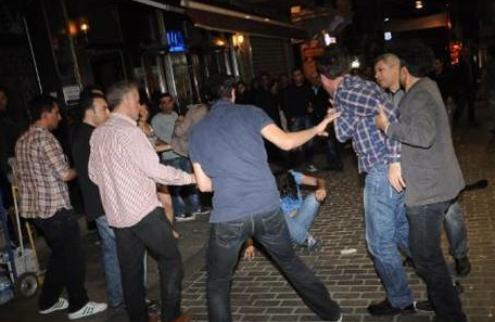 Ünlü oyuncu karakolluk oldu - Resim: 1