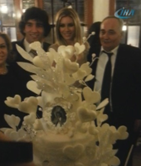 Sinem ve Arda böyle nişanlandı - Resim: 2