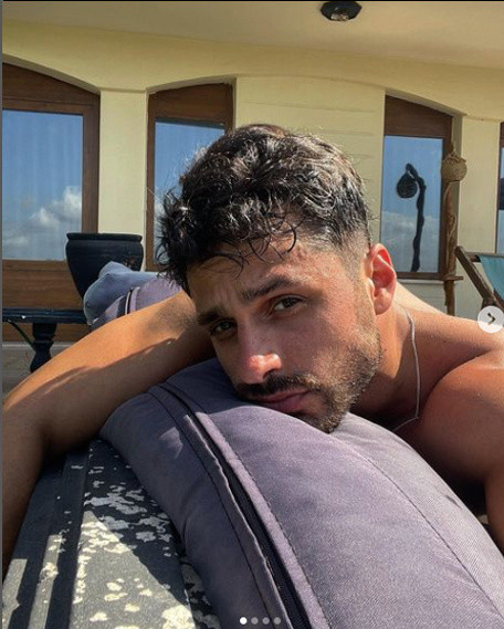 Dizi gitti dostluk bitti! Sevda Erginci dizi biter bitmez sosyal medyadan partnerini sildi - Resim: 2