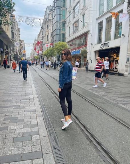 Zuhal Topal fiziğiyle sosyal medyaya bomba gibi düştü! Genç kızlara nal toplattı - Resim: 2