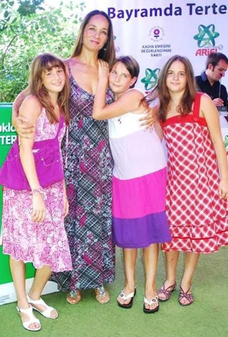 Neşe Erberk'in üçüzleri büyüdü üniversiteli oldu son halleri mest etti - Resim: 2