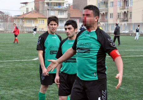 Amatör maçta kanlı kavga - Resim: 3