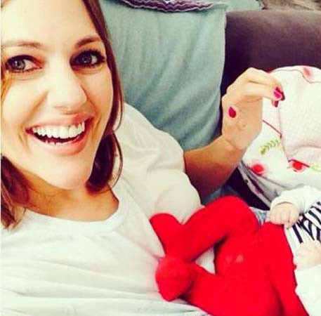 Meryem Uzerli kızıyla Türkiye'ye dönüyor - Resim: 1