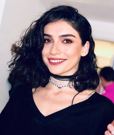 Hazar Ergüçlü evleniyor mu sevgilisi Onur Ünlü'yü ailesine götürdü - Resim: 1