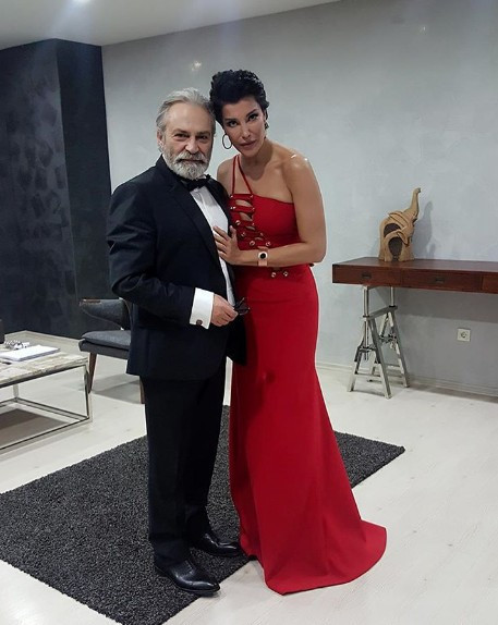 Deniz Akkaya'dan olay poz kendi kanalı için soyundu - Resim: 2