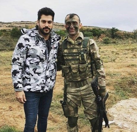 Burak Özçivit ve Kerem Bürsin'den moral ziyareti - Resim: 3
