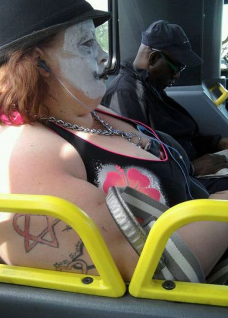 Metroya bu kıyafetle binilmez ki... - Resim: 4