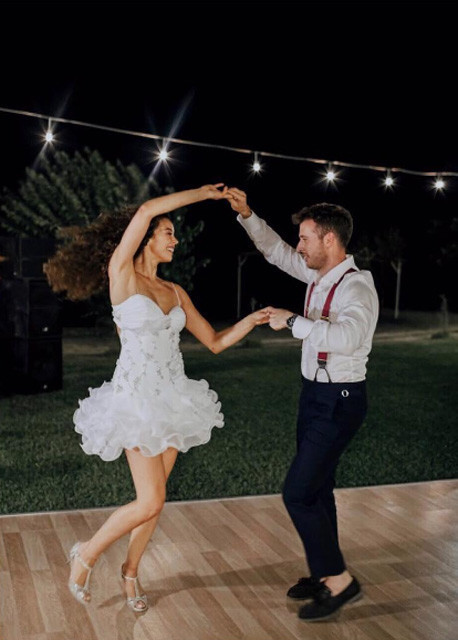 Azra Akın ve Atakan Koru'dan büyüleyici Latin dansı! - Resim: 4