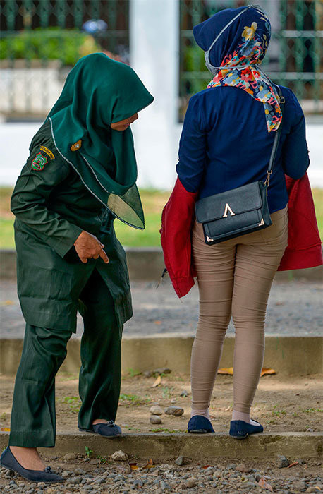 Trafikte hepsini durdurdu! Dar pantolon kontrolü - Resim: 2