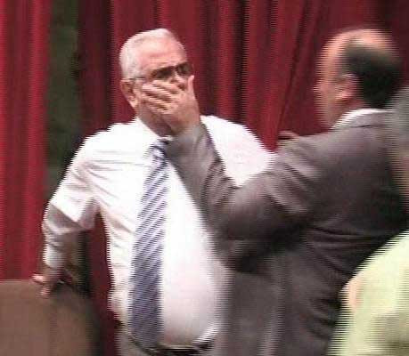 Adana'da seçimde kavga çıktı! - Resim: 2