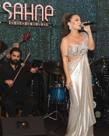 Demet Akalın Mihriban'ı seslendirdi! Performansı sosyal medyayı yıktı geçti - Resim: 1