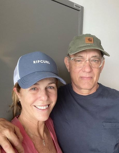 Tom Hanks ve eşi Rita Wilson koronavirüsü yenerek evlerine döndüler - Resim: 1