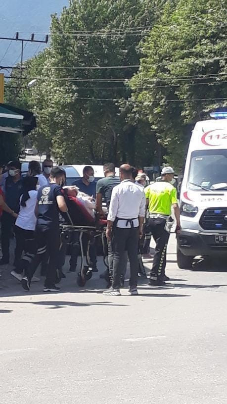 Bursa'da şarküteri dükkanında çalışan işçiler fenalaşıp yere yığıldı! Sızan gaz zehirledi - Resim: 1