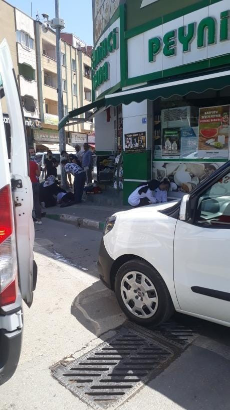 Bursa'da şarküteri dükkanında çalışan işçiler fenalaşıp yere yığıldı! Sızan gaz zehirledi - Resim: 0