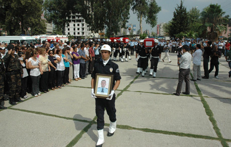 Polis şehitleri törenle uğurlandı - Resim: 2