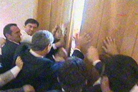 İşçi Partililer AB ofisini bastı - Resim: 3