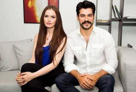 Fahriye Evcen çıldıracak kainat güzeli Burak'ın peşinde - Resim: 2
