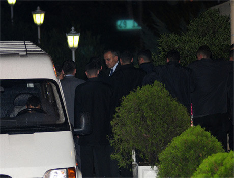 Albay Çiçek cezaevine giderken - Resim: 3