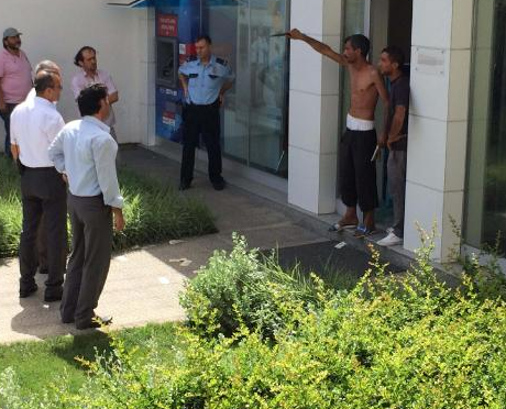 Baba-oğuldan baltalı kredi dehşeti - Resim: 1