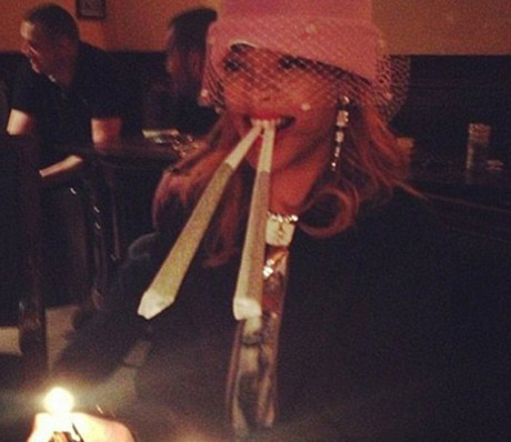 Rihanna'dan esrar skandalı! - Resim: 1