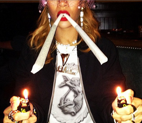Rihanna'dan esrar skandalı! - Resim: 2