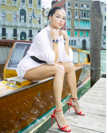 Doğuma gün sayan Adriana Lima'nın göbeğini gören şaştı kaldı! Karın kası mı operasyon mu? - Resim: 2