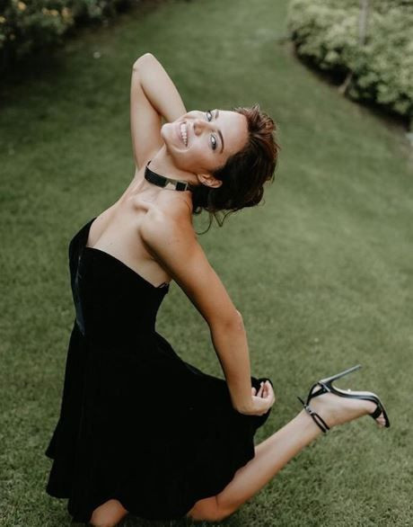 Hilal Altınbilek plajda sere serpe! Teknede iş adamıyla yakalanmıştı - Resim: 4