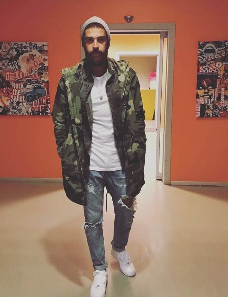 Yiğit İzik eşiyle fotoğraf paylaştı herkes annesi sandı - Resim: 1