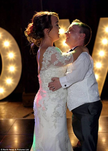 Cüce çift dünya evine girdi - Resim: 3