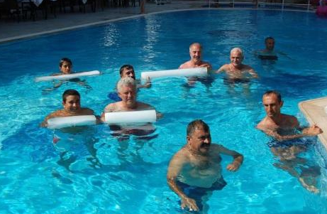 Belediye başkanı vatandaşı serinletti - Resim: 4