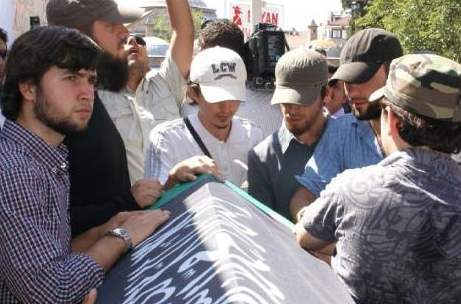 Cami avlusunda Çeçen protestosu - Resim: 4