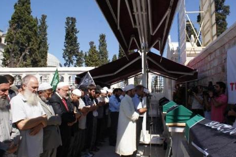 Cami avlusunda Çeçen protestosu - Resim: 2