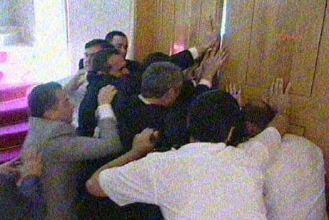 İşçi Partililer AB ofisini bastı - Resim: 4